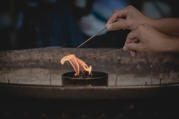 お寺でのお祈りに使う線香
