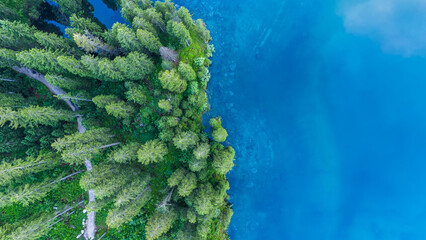 Lago di Braies dans les Dolomites en Italie 