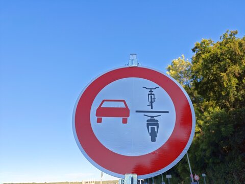 Ungew&ouml;hnliches Verkehrsschild
