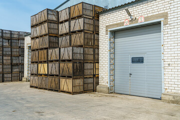 rows of wooden boxes for storing and transporting fruits and vegetables in the warehouse. a production warehouse on the territory of the agro-industrial complex.
