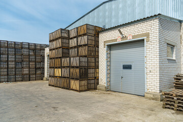 rows of wooden boxes for storing and transporting fruits and vegetables in the warehouse. a production warehouse on the territory of the agro-industrial complex.
