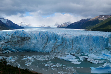 Obraz premium View of Perito Moreno Glacier with pieces of ice floating in the water, Los Glaciares National Park, Argentina