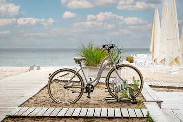 Fototapeta premium Summer bike ride along the beach