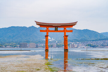 日本の広島にある、厳島神社の風景