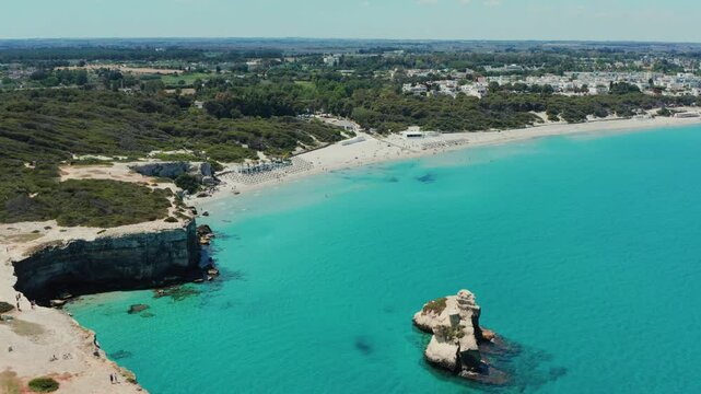 Estate in Salento: vista aerea della spiaggia di Torre dell'Orso e le due sorelle (Marina di Melendugno) - Puglia, Lecce, Italy