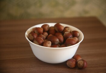 Obraz premium healthy hazelnuts in a bowl