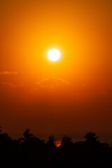 Obraz premium Golden Sunrise Over the Horizon