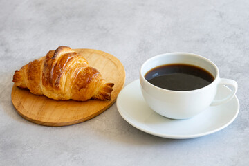 焼きたてのパンと淹れたてのコーヒー