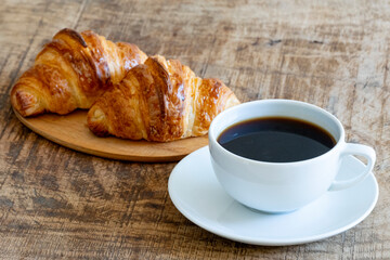 焼きたてのパンと淹れたてのコーヒー