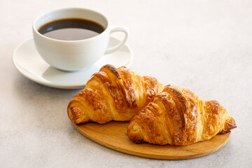 焼きたてのパンと淹れたてのコーヒー