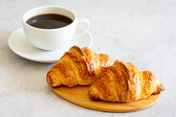 焼きたてのパンと淹れたてのコーヒー
