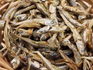 건조시킨 멸치, 음식재료