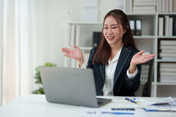 Asian businesswoman working on laptop online communicating Financial contact information with customers, planning, business success in the office modern online business ideas.