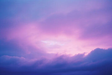 Naklejka premium Pink and purple sunset sky with clouds creating a colorful background