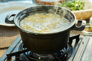 Step-by-step cooking process. Cook noodles in a saucepan with boiling water