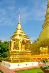 Naklejka premium タイチェンマイにあるワット・プラシン寺院の美しい風景Beautiful scenery of Wat Phra Singh temple in Chiang Mai, Thailand