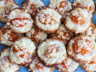 Sourdough cakes with cottage cheese and apricots are a good delicacy, especially when the apricots are ripening.