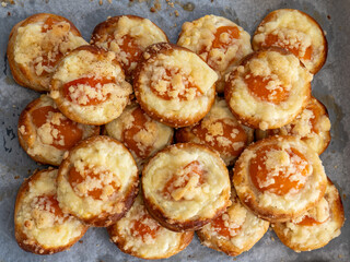 Sourdough cakes with cottage cheese and apricots are a good delicacy, especially when the apricots are ripening.