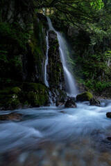 美しい滝のある風景