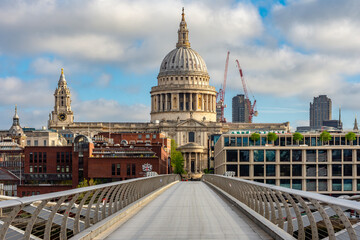 Fototapeta premium St. Paul's cathedral seen from Millennium bridge, London, UK
