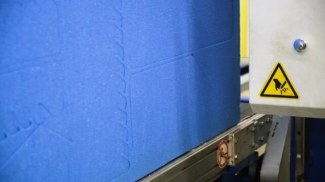 Contour cutting of flexible polyurethane foam