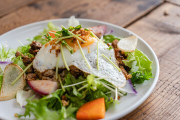 ヘルシーなタコライス 横