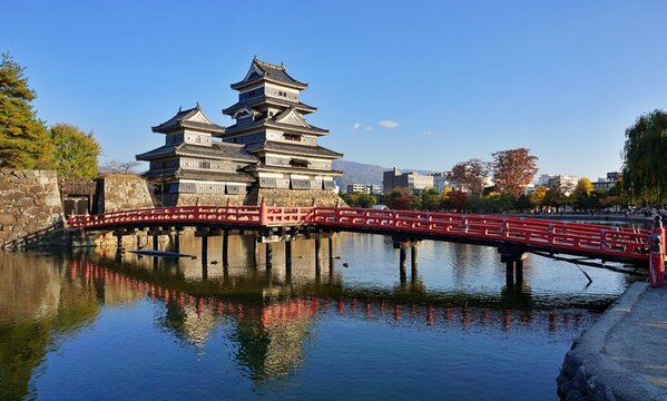 Burg Matsumoto in der Pr&auml;fektur Nagano in Japan. Die auch Kr&auml;henburg genannte Burg ist Nationalschatz. 
