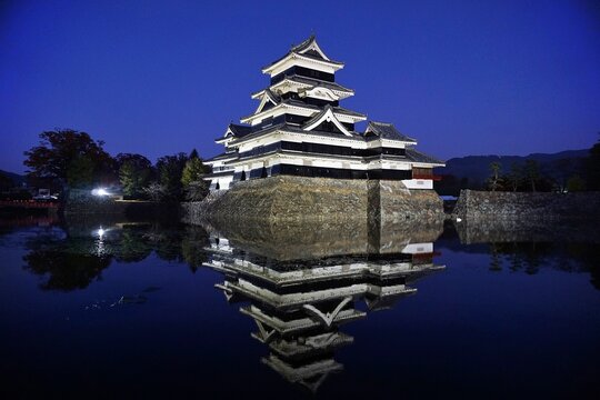 Burg Matsumoto in der Pr&auml;fektur Nagano in Japan. Die auch Kr&auml;henburg genannte Burg ist Nationalschatz.