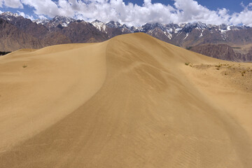 DESERT WITH SAND DUNES AROUND THE TOWN OF SKARDU IN NORTHERN PAKISTAN AT THE FOOT OF THE HIMALAYAS. 