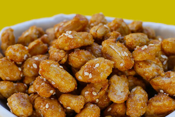 Caramelised peanuts with sesame, Candied peanuts