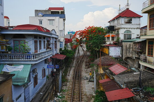 Cityscape and Railway Track in Hai Phong, Vietnam  - ベトナム ハイフォン 街並み ベトナム統一鉄道の線路