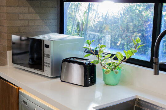 horno microondas y tostadora de pan 
