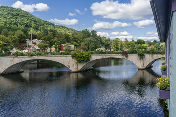 Obraz premium View of the picturesque town of Shelburne Falls, Massachusetts and it's scenic Bridge of Flowers.