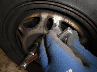 Felgenschrauben lösen