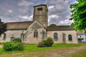 Fototapeta premium Petite église en Bourgogne Côte Chalonnaise.