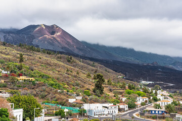 Crater of the Cumbre Vieja volcano next to the houses of nearby towns on the island of La Palma,...