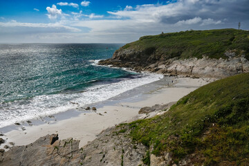 paysage de mer d'Iroise, côte rocheuse et plage