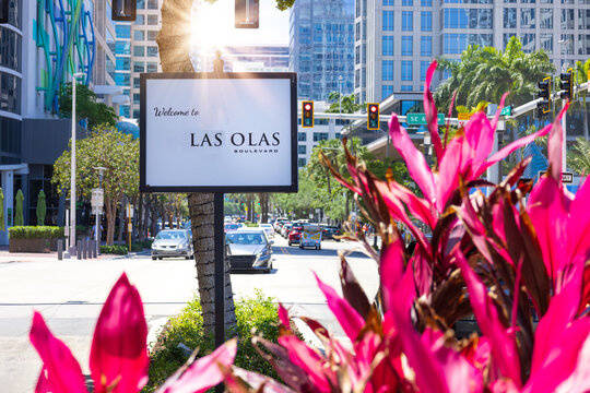 Fort Lauderdale, Las Olas Boulevard, travel attraction with shops, restaurants and entertainment.