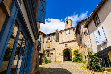 Porte de l’Horloge menant vers le cœur du village médiéval de Cordes-sur-Ciel