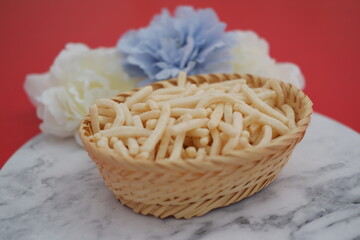 delicious onion flavored snack in wicker basket