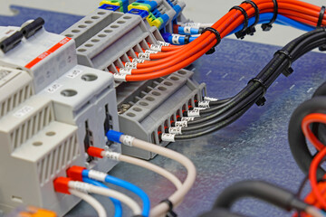 Connection of modular equipment using connecting cables.