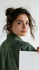Obraz premium woman holding a blank board