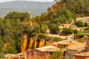 View of the village of Roussillon with its famous ochre cliffs in the ​​Provence-Alpes-Côte...