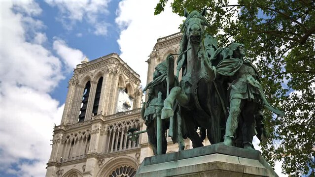 Statue de Charlemagne et ses leudes with the Cathedrale Notre-Dame on the background, Paris, France