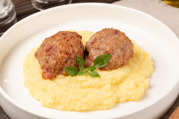 Meatballs with mashed potatoes