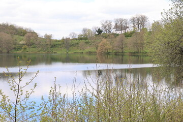 Blick auf das Weinfelder Maar bei Daun in der Eifel	