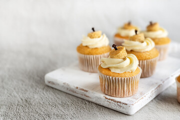 Pumpkin filled cupcakes and cake decoration for Thanksgiving