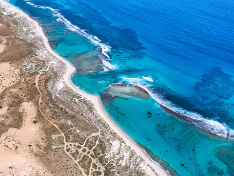 Aerial view of turquoise Ningaloo Reef, fringing reef, Lyndon, Western Australia, Australia.