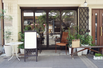 おしゃれな雰囲気の店の外観