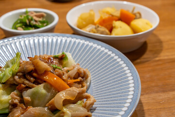 野菜炒めと日本のおかず